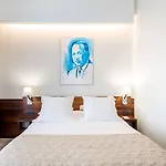 Western Restaurant Les Humanistes Proche Route Des Vins Hotell