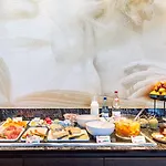 Western Restaurant Les Humanistes Proche Route Des Vins Hotel