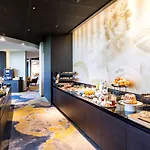 Western Restaurant Les Humanistes Proche Route Des Vins Hotel