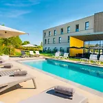 Western Restaurant Les Humanistes Proche Route Des Vins Hotel
