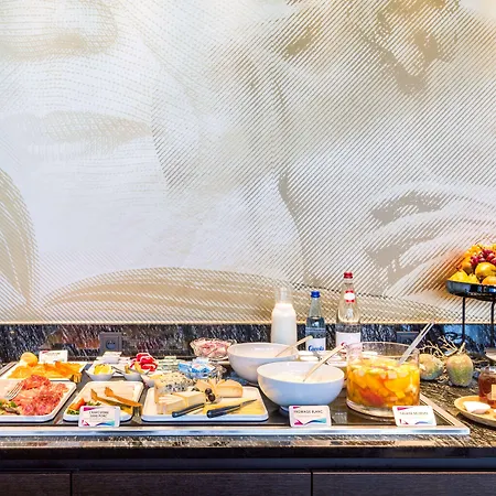 Western Restaurant Les Humanistes Proche Route Des Vins Hotel