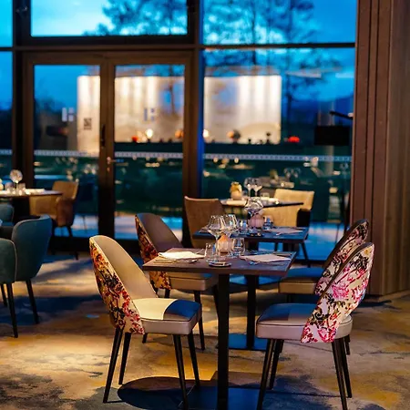 Western Restaurant Les Humanistes Proche Route Des Vins