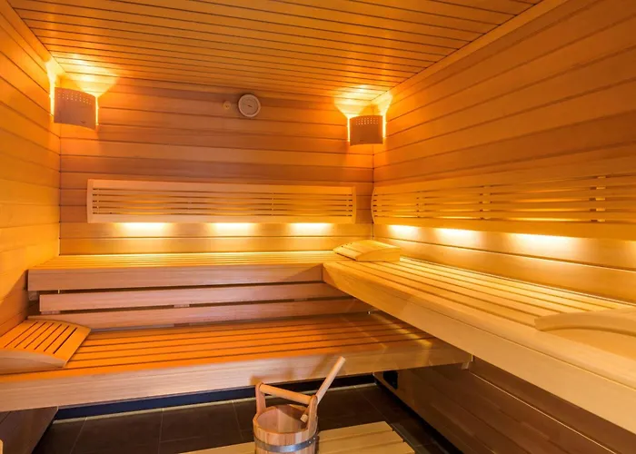 Western Restaurant Les Humanistes Proche Route Des Vins Hotel