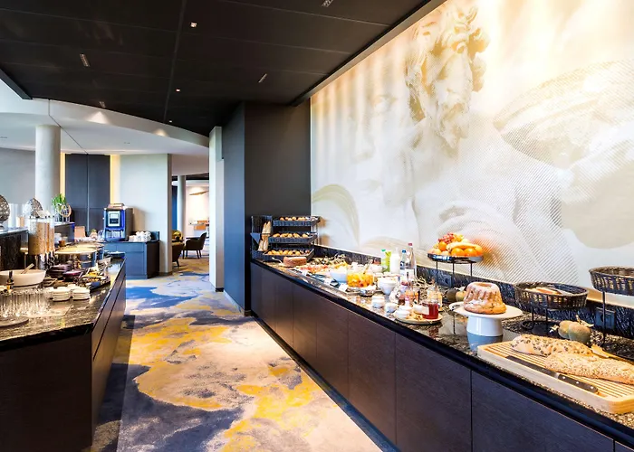 Western Restaurant Les Humanistes Proche Route Des Vins Hotel