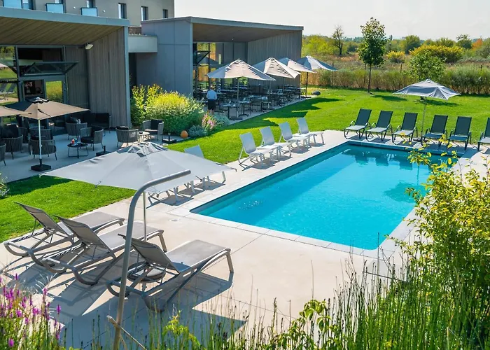 Western Restaurant Les Humanistes Proche Route Des Vins Hotel