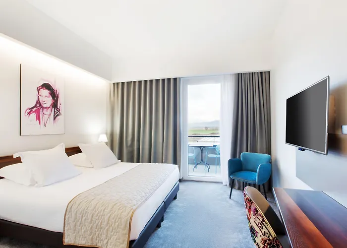 Hotel Western Restaurant Les Humanistes Proche Route Des Vins 4*