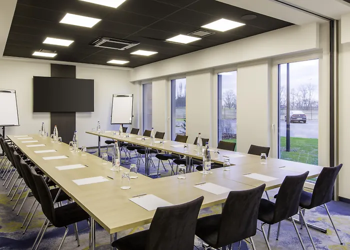 Western Restaurant Les Humanistes Proche Route Des Vins Hotel