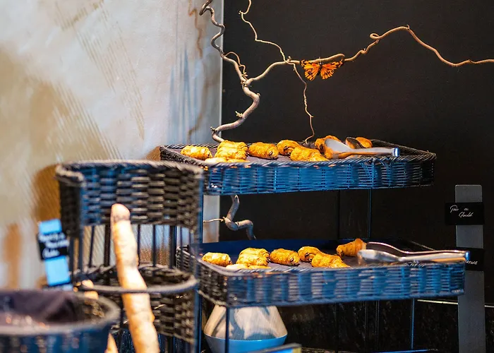 Western Restaurant Les Humanistes Proche Route Des Vins Hotel 4*