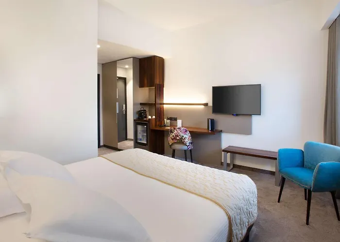 Western Restaurant Les Humanistes Proche Route Des Vins Hotel Sélestat