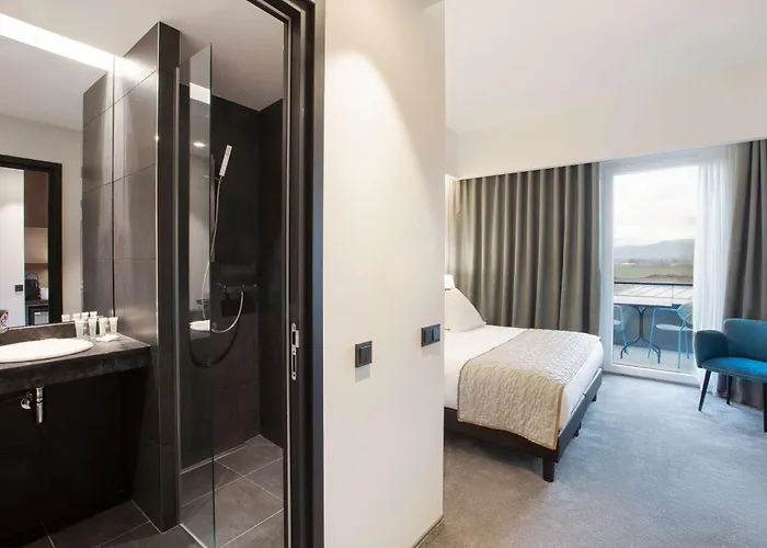 Western Restaurant Les Humanistes Proche Route Des Vins